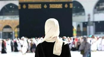   هل يجوز للمرأة ارتداء غير الأبيض في الحج؟