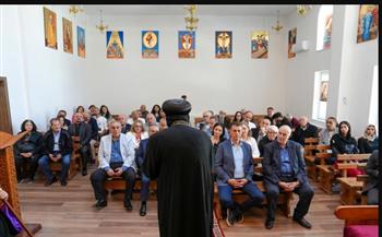   البابا تواضروس يلتقي أبناء الكنائس  الأرثوذكسية والموارنة برومانيا
