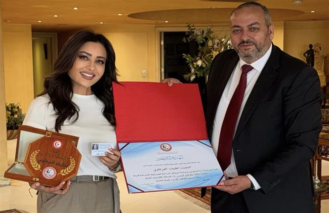 النقابة التونسية للمهن الموسيقية تكرم لطيفة بالقاهرة
