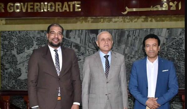 محافظ الأقصر يستقبل الفنان سامح حسين ويؤكد على سمو الفن المصري الهادف
