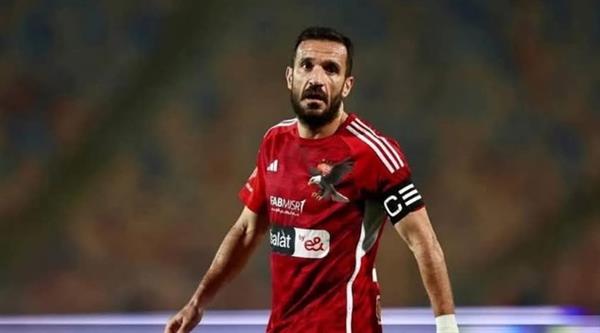 علي معلول يحل أزمة الجبهة اليسرى لـ الأهلي أمام بتروجيت