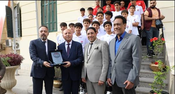 د. إبراهيم صابر يستقبل فريق القاهرة لكرة القدم من مواليد ٢٠١١