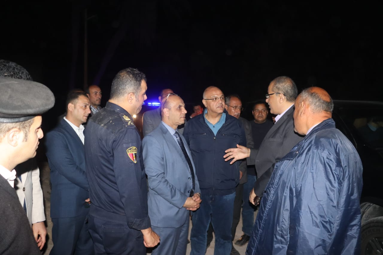 في استجابه سريعة.. محافظ القليوبية يتوجه لموقع حريق بهيش وبوص بقطعة أرض فضاء بالخانكة