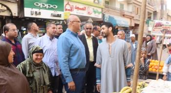   محافظ القليوبية يتفقد سوق الخضار والفاكهة بمدينة شبرا الخيمة ويوجه بخفض الأسعار 