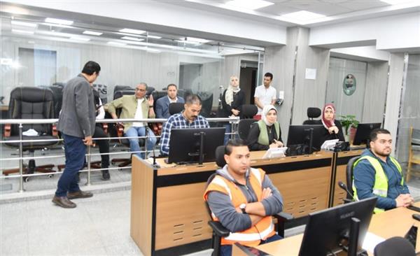 محافظ الفيوم يتابع تداعيات العاصفة الترابية من مركز السيطرة