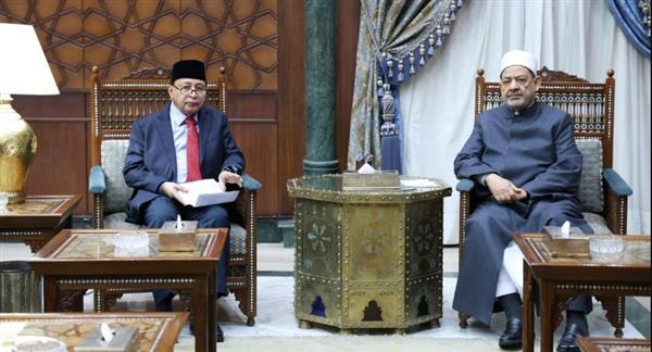 الإمام الأكبر يستقبل وزير المالية الإندونيسي الأسبق بمشيخة الأزهر