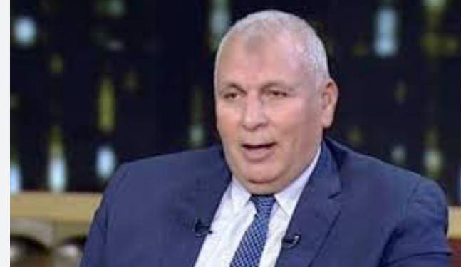 محافظ الوادي الجديد يوجه بوضع خطة زمنية لإصدار عقود تمليك الأراضي للمواطنين والمستثمرين
