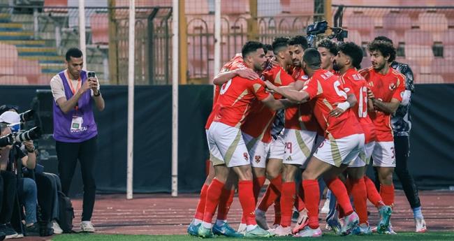 وسام أبو علي يقود هجوم الأهلي أمام بتروجيت في الدوري