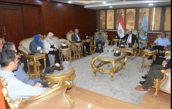 محافظ الغربية يترأس اجتماعًا لرؤساء المراكز والمدن