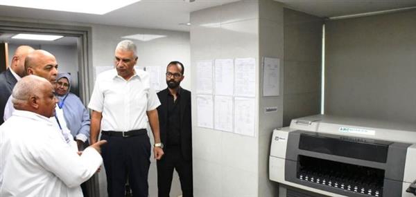 محافظ أسوان يتفقد منظومة العمل بمستشفى المسلة التخصصي