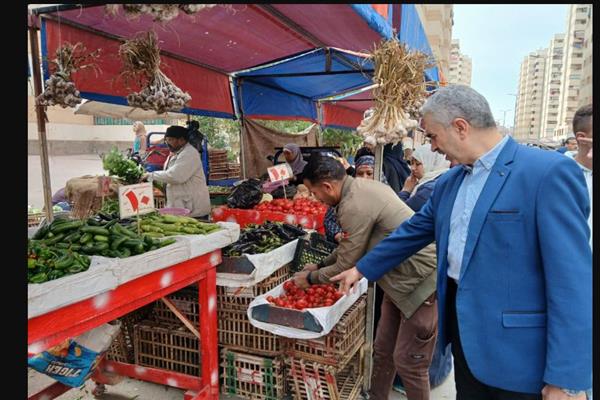 تموين الاسكندرية في  زيارة مفاجأة لسوق اليوم الواحد ببشاير الخير