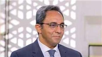   محافظ قنا يناقش آليات تطوير خدمات نادي الفتيات الجديد