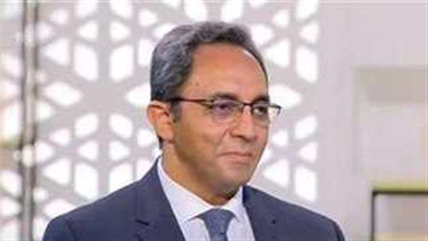 محافظ قنا يناقش آليات تطوير خدمات نادي الفتيات الجديد
