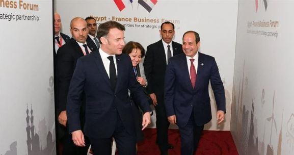 السيسي وماكرون يتفقدان مستشفى العريش العام ويطمئنان على المصابين الفلسطينيين