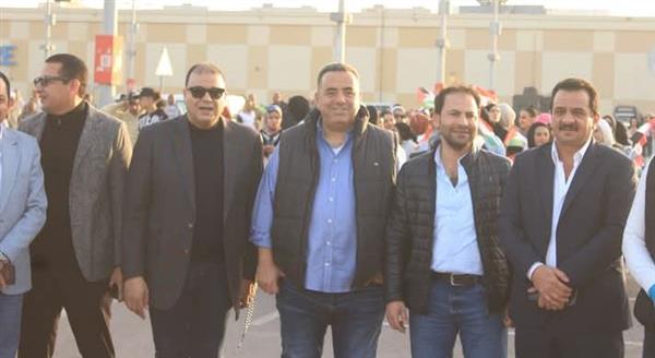بطيئة: الاحتشاد الشعبي أمام بوابة رفح رفضا للتهجير ودعما للرئيس السيسي
