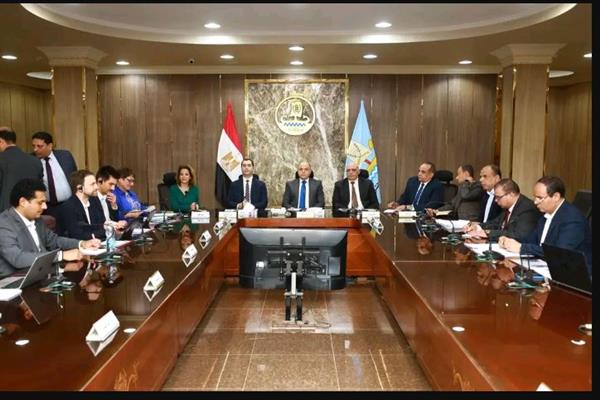 محافظ كفرالشيخ يبحث سبل تنمية مهارات مديري التخطيط الاستراتيجي بالوحدات المحلية