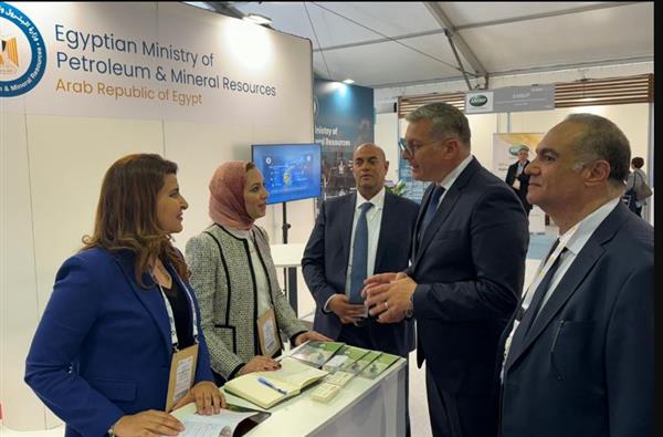 وزير البترول يتفقد جناح قطاع البترول المصري في معرض OMC 2025N