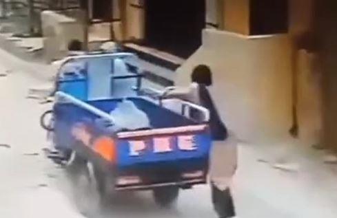 ضبط شخصين لقيامهما بسرقة هاتف محمول من إحدى السيدات بالإسكندرية