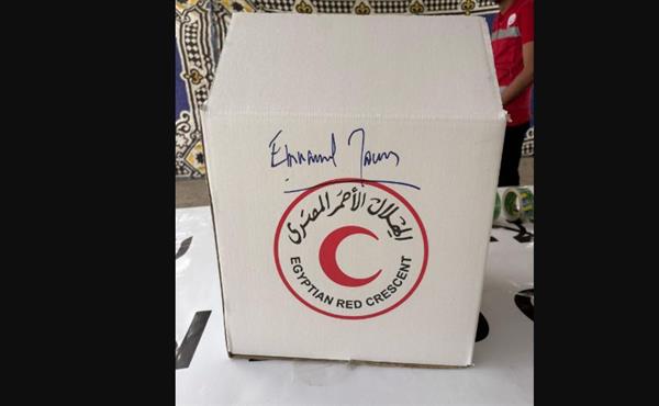 ماكرون يبعث رسالة دعم لقطاع غزة عبر صناديق المساعدات