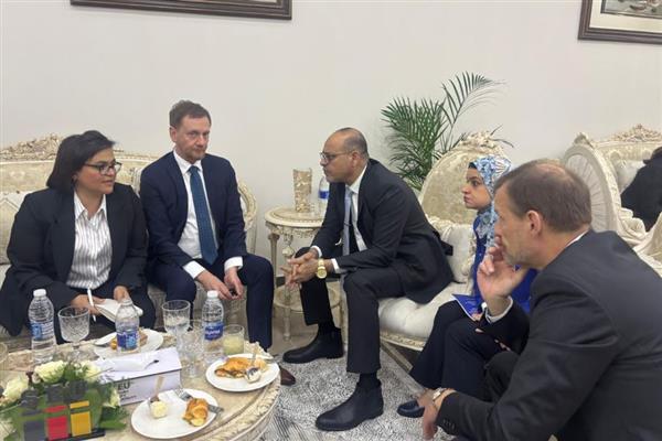وزير العمل يلتقي رئيس وزراء ولاية ساكسونيا الألمانية لبحث التعاون في مجالات تنقل الأيدي العاملة