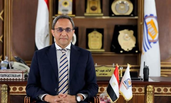 محافظ قنا يوجّه بمد مواعيد غلق المحال العامة خلال فصل الصيف .. استجابةً لطلبات المواطنين