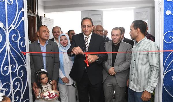 محافظ قنا يفتتح عيادة الوفاء للتأمين الصحي عقب تطويرها
