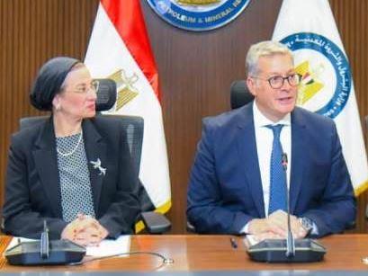 وزيرا البترول والبيئة يناقشان سبل خفض الانبعاثات الكربونية في مصر