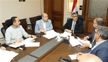   محافظ الجيزة يبحث آليات تطوير منظومة النظافة وتحقيق رضا المواطنين