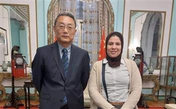   قنصل عام الصين بالاسكندرية لدار المعارف : عيد العمال العالمي رمزًا لوحدة ونضال الطبقة العاملة عالميا