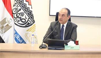   وزير قطاع الأعمال العام يهنئ العاملين بالمصانع والشركات التابعة للوزارة