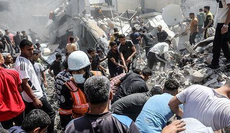 استشهاد 3 فلسطينيين بينهم طفل في قصف مسيرات إسرائيلية دير البلح وغزة