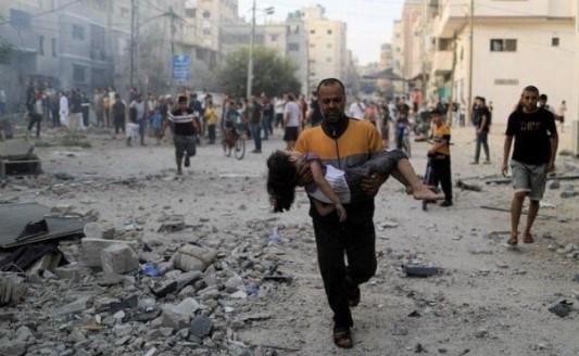 "بينهم طفل".. استشهاد 3 فلسطينيين في قصف مسيرات إسرائيلية دير البلح وغزة