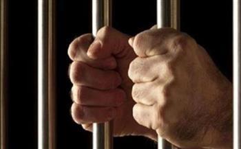 حبس عاطلين بتهمة النصب على شخص