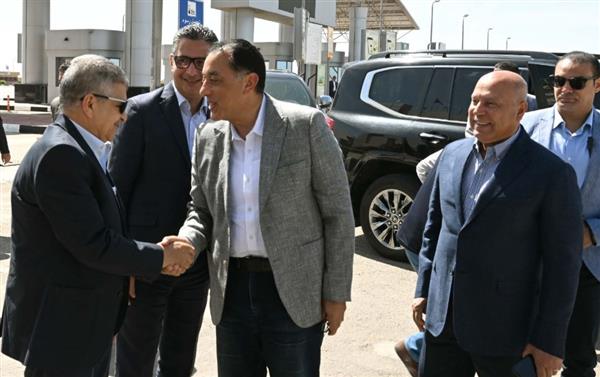 رئيس الوزراء يفتتح عدة مشروعات بالمنطقة الاقتصادية شرق وغرب بورسعيد