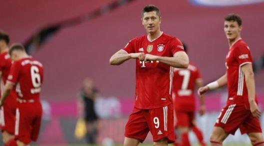 بايرن ميونخ يحتفل بلقب الدوري الألماني بثنائية نظيفة في مرمي بوروسيا مونشجلادباخ