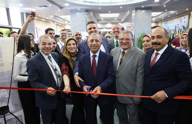 رئيس الأكاديمية العربية يفتتح معرض الابتكارات الشبابية الذكية على هامش "آيكوميس 2025"