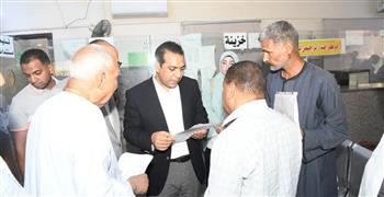   " عمر " يتفقد المركز التكنولوجي ويؤكد على تحسين الخدمات المقدمة للمواطنين بقنا 