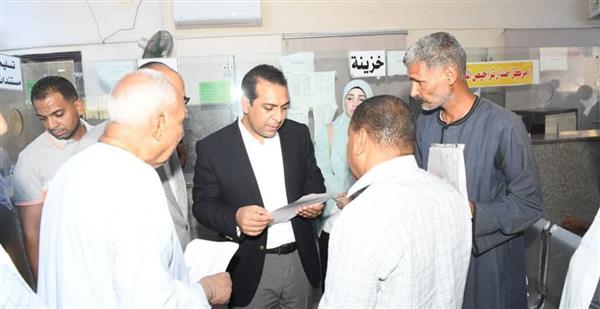 " عمر " يتفقد المركز التكنولوجي ويؤكد على تحسين الخدمات المقدمة للمواطنين بقنا