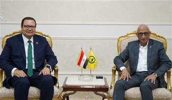   رئيس هيئة الاعتماد والرقابة الصحية يلتقي بمحافظ شمال سيناء