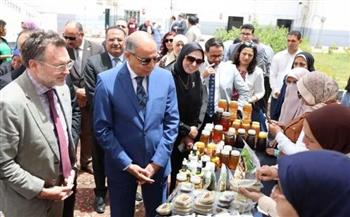   محافظ المنيا يستقبل السفير الكندي
