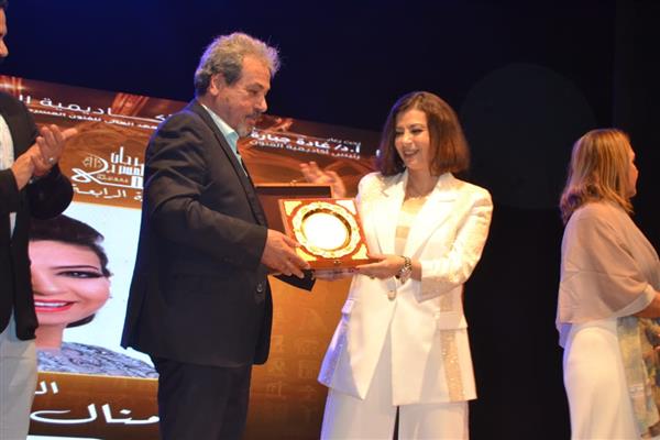تكريم غادة جبارة ومنال سلامة خلال حفل افتتاح مهرجان المسرح العالمي بالإسكندرية