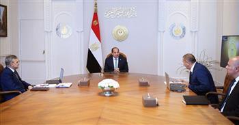   الرئيس السيسي يجتمع مع رئيس هيئة قناة السويس ورئيس شركة ترسانة جنوب البحر الأحمر