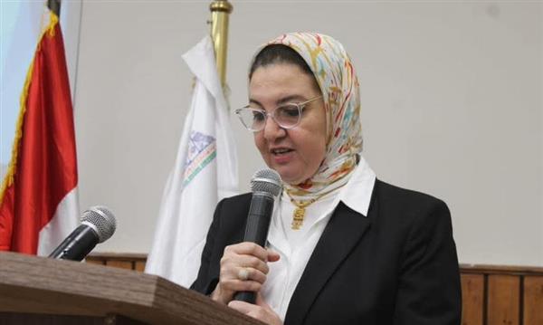 نائب رئيس جامعة عين شمس تفتتح المؤتمر السنوي لكلية الآداب