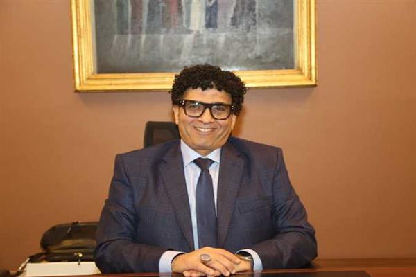 رئيس الأوبرا يتفقد الاستعدادات النهائية لحفل "كوكب الشرق" على المسرح الكبير