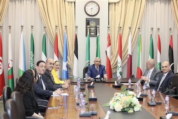 الأكاديمية العربية توقع اتفاقية مع معهد أمريكي لتدريب طلاب الإعلام في الولايات المتحدة