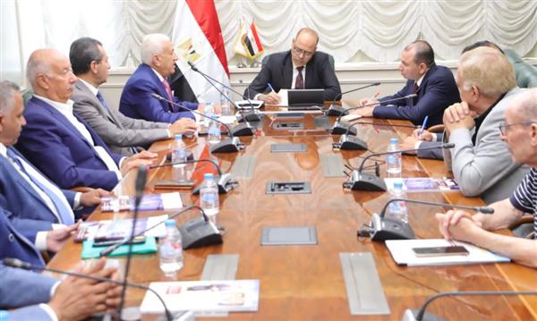 وزير العمل يلتقي وفدًا من "الجمعية المصرية لأصحاب المدارس الخاصة"