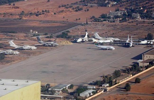 «فلايت رادار»: توقف حركة المغادرة والوصول في مطار معيتيقة الليبي