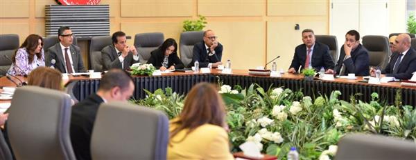 وزير الصحة يترأس اجتماع اللجنة الوزارية لوضع محددات العدالة الاجتماعية لاستحقاق الدعم