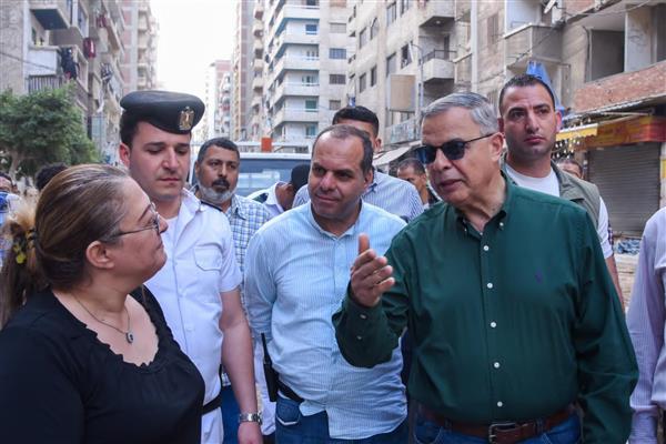 محافظ الإسكندرية يتحفظ على سيارات أجرة دون لوحات معدنية ودراجات بخارية وتكاتك مخالفة