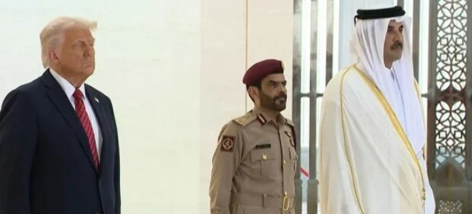 أمير قطر يستقبل ترامب في الديوان الأميري